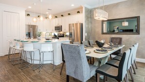In-room dining - Sonoma Resort 2641 (Kissimmee)