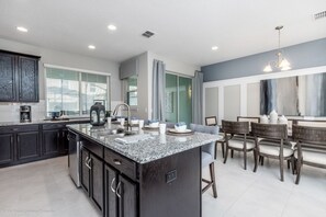 Maison mitoyenne, 4 chambres | Cuisine privée
