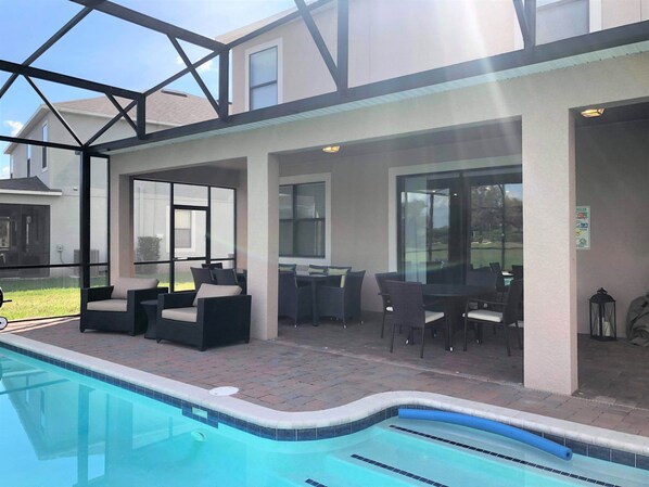 منزل - عدة أسرّة | حمام سباحة داخلي | حمّام سباحة خارجي