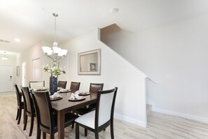 Pientalo, 5 makuuhuonetta | Ruokailu omassa huoneessa