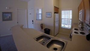 Townhome, 3 Bedrooms | Private kitchen