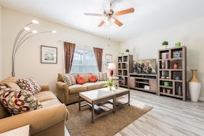 Living area - Storey Lake 3085 (Kissimmee)