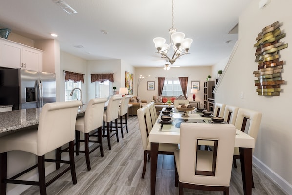 In-room dining - Storey Lake 3085 (Kissimmee)