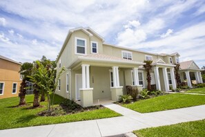 Townhome, 3 Bedrooms | Front of property