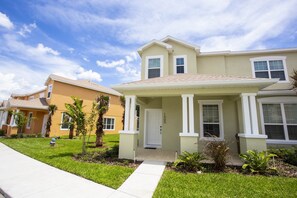 Townhome, 3 Bedrooms | Front of property