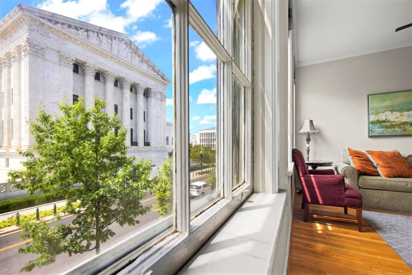 Stunning Supreme Court View 1 block to Capitol