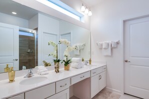 House, Multiple Beds | Bathroom