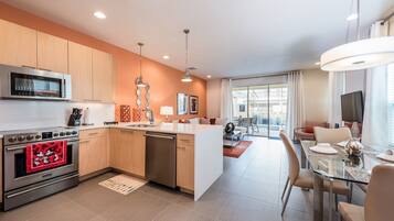 Townhome, 3 Bedrooms | Private kitchen