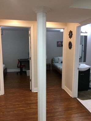 2 chambres, coffre-fort, bureau, système d’insonorisation