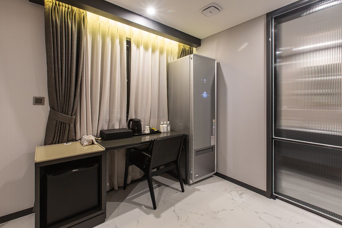 deluxe double room | blackout curtains, free wifi, bed sheets