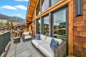 Terrace/patio - Luxury Three Bedroom Residence steps from Heavenly Village (South Lake Tahoe)