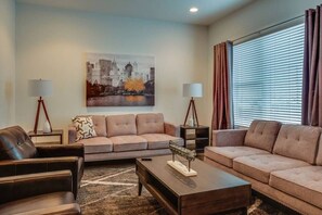 Smart TV - Downtown Escape/Rtop Deck/12 Beds (Nashville)