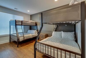 4 bedrooms, iron/ironing board, free WiFi