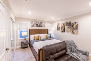 4 bedrooms, iron/ironing board, free WiFi, bed sheets - Downtown Fullerton Home w/ Pool Table & Fun Entertainment Space – Near Disney! (Fullerton)