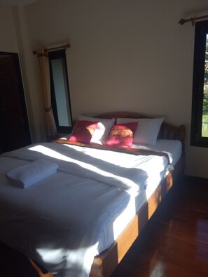 3 bedrooms, WiFi - Pai Cozy House is family vacation house in private area and green garden. (Pai)