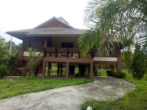 Exterior - Pai Cozy House is family vacation house in private area and green garden. (Pai)