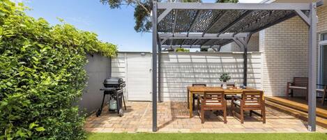 تناول الطعام بالخارج