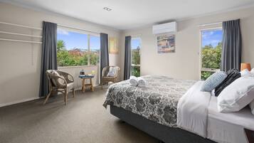 3 bedrooms, iron/ironing board, WiFi