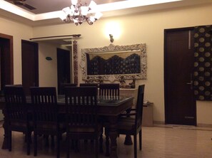Dining - Dagar Apartment -Bed and Breakfast (New Delhi)