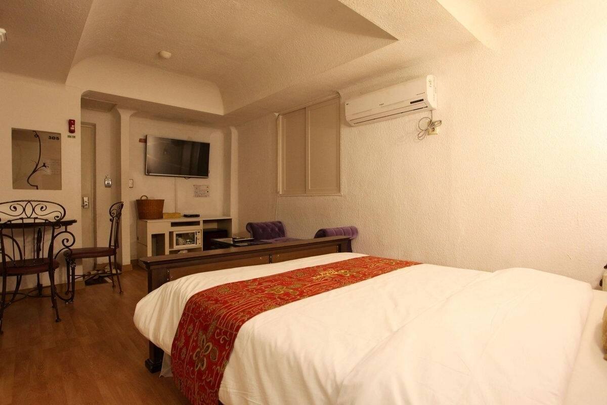 Soundproofing, free WiFi