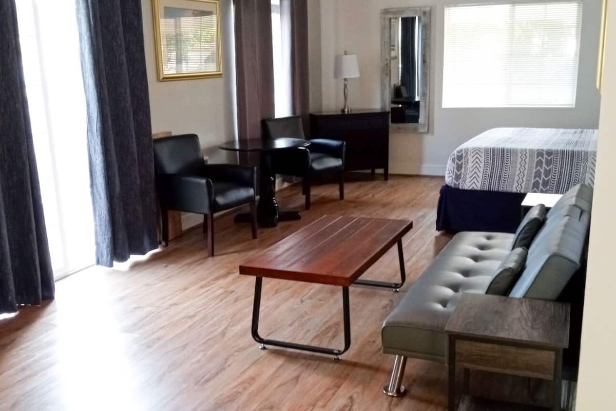 Kamar Keluarga, Beberapa Tempat Tidur (1 King Bed and 1 Queen Bed) | Wi-Fi gratis