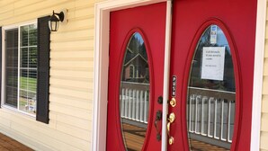 A red door with a window, a mailbox, and a 'PUSH' sign. - The Caden Hotel (Vernonia)