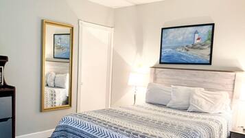 Standard Room, 1 Queen Bed | Free WiFi