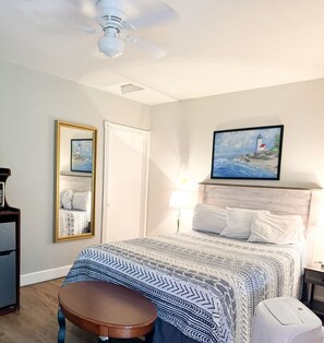 Standard Room, 1 Queen Bed