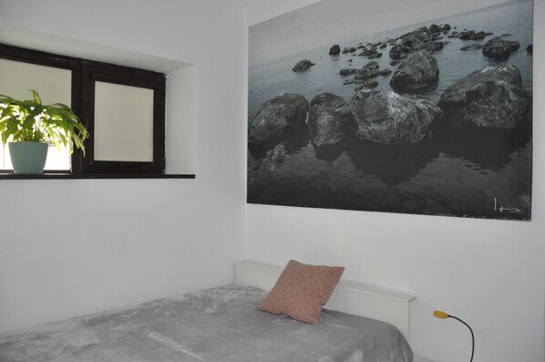 2 habitaciones, tabla de planchar con plancha, wifi y ropa de cama