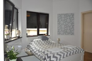 2 chambres, fer et planche à repasser, Wi-Fi, draps fournis