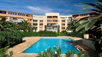 Piscine extérieure (ouverte en saison)