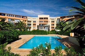 Piscine extérieure (ouverte en saison)
