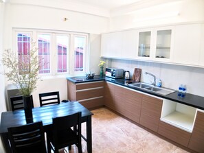 Comfort Apartment, City View | Private kitchen