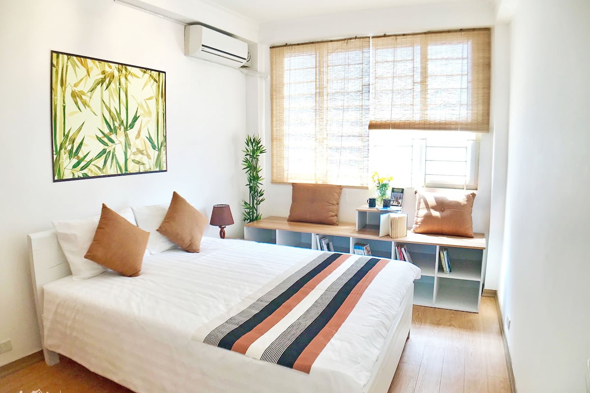 Apartamento conforto, vista para a cidade | Ferros/tábuas de passar roupa, Wi-Fi de cortesia, roupa de cama