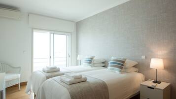 3 bedrooms, in-room safe, iron/ironing board, travel crib