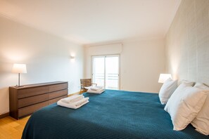 3 chambres, coffre-fort, fer et planche à repasser, lit de bébé portatif