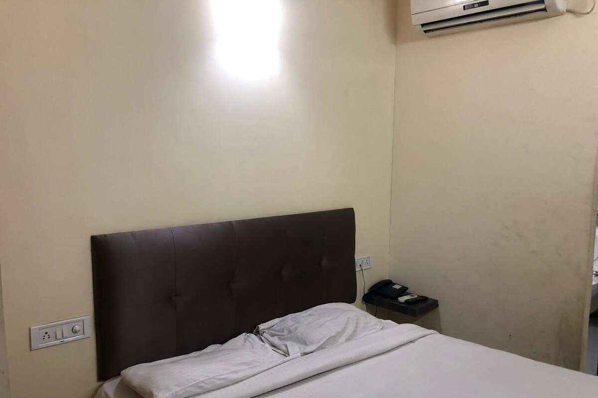 Standard Double Room, 1 Queen Bed | Free WiFi, bed sheets