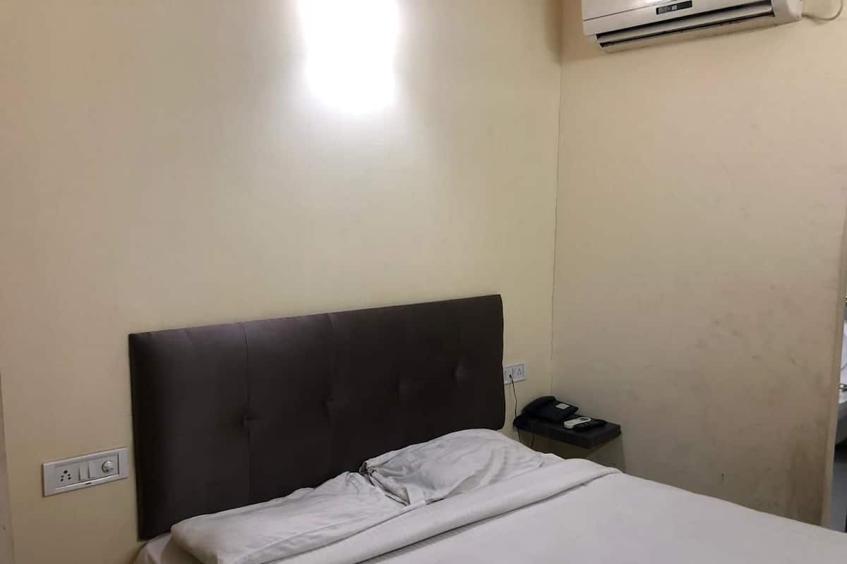 Habitación doble estándar, 1 cama Queen size | Wifi gratis y ropa de cama