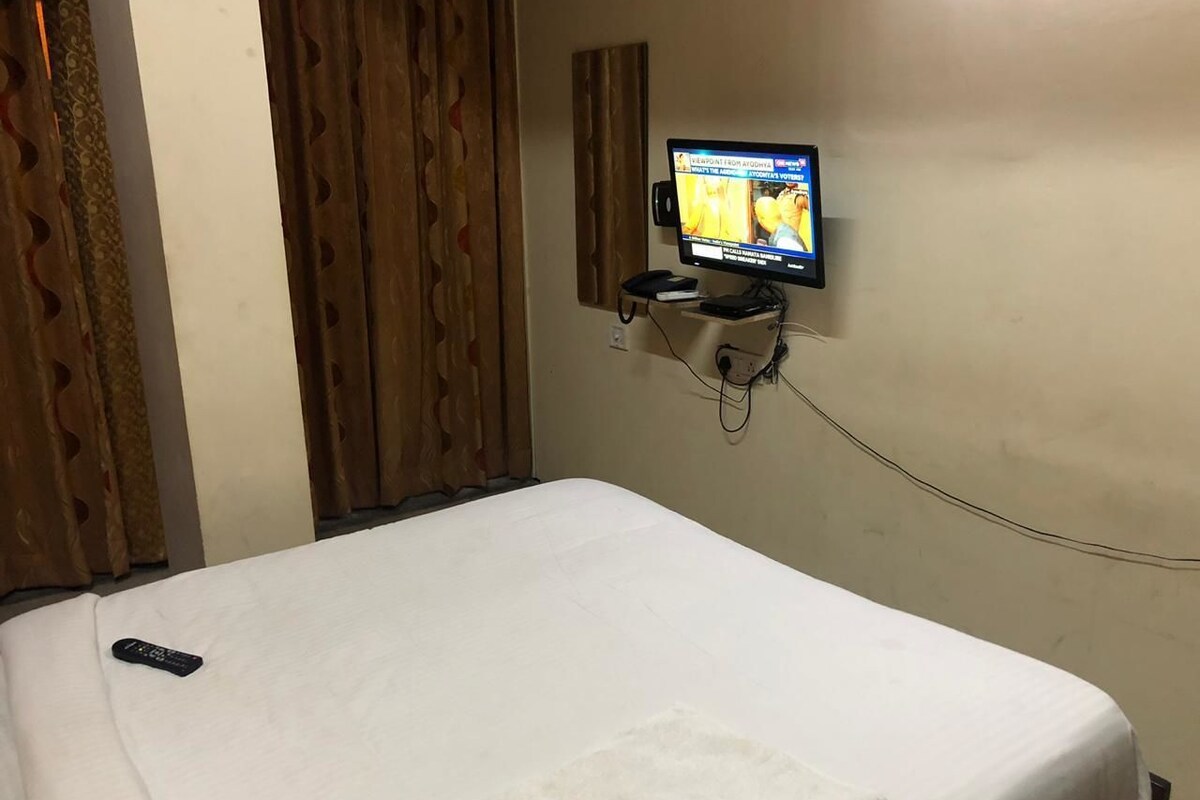 Standard Single Room, 1 Queen Bed | Free WiFi, bed sheets