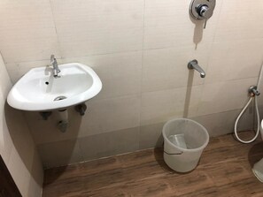 Standard Double Room, 1 Queen Bed | Bathroom | Towels - Staybridge Vibe (Bengaluru)