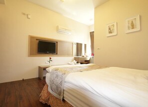 Standard Double Room, 1 Double Bed | Desk, blackout drapes, free WiFi, bed sheets - Hilarity B&B (Hualien City)