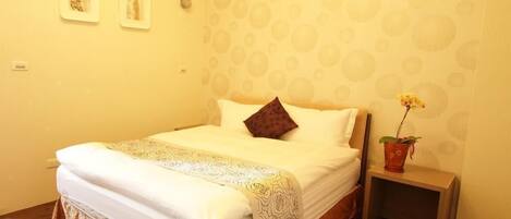 Chambre Standard double, 1 lit double | Bureau, rideaux dâobscurcissement, accĂšs au Wi-Fi (inclus)