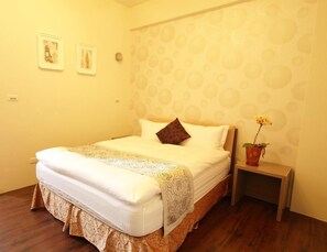 Standard-Doppelzimmer, 1 Doppelbett | Schreibtisch, Verdunkelungsvorhänge, kostenloses WLAN, Bettwäsche