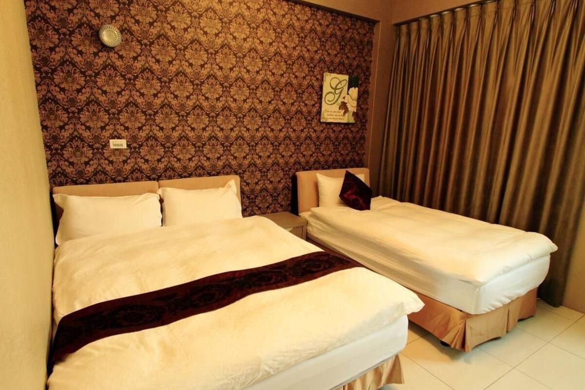 Standard Triple Room, Multiple Beds | Desk, blackout drapes, free WiFi, bed sheets