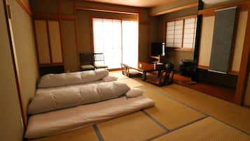 In-room safe, free WiFi, bed sheets