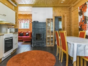 冷蔵庫、電子レンジ、食器洗い機、調理器具と食器