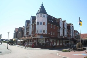 Unclassified image, 4 of 16, button