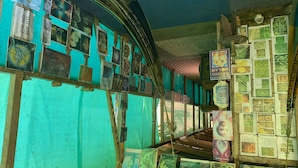 A room with a curved ceiling, walls adorned with framed pictures, and a wooden floor. - Paraisoverde -Corcovado (DrakeBay)