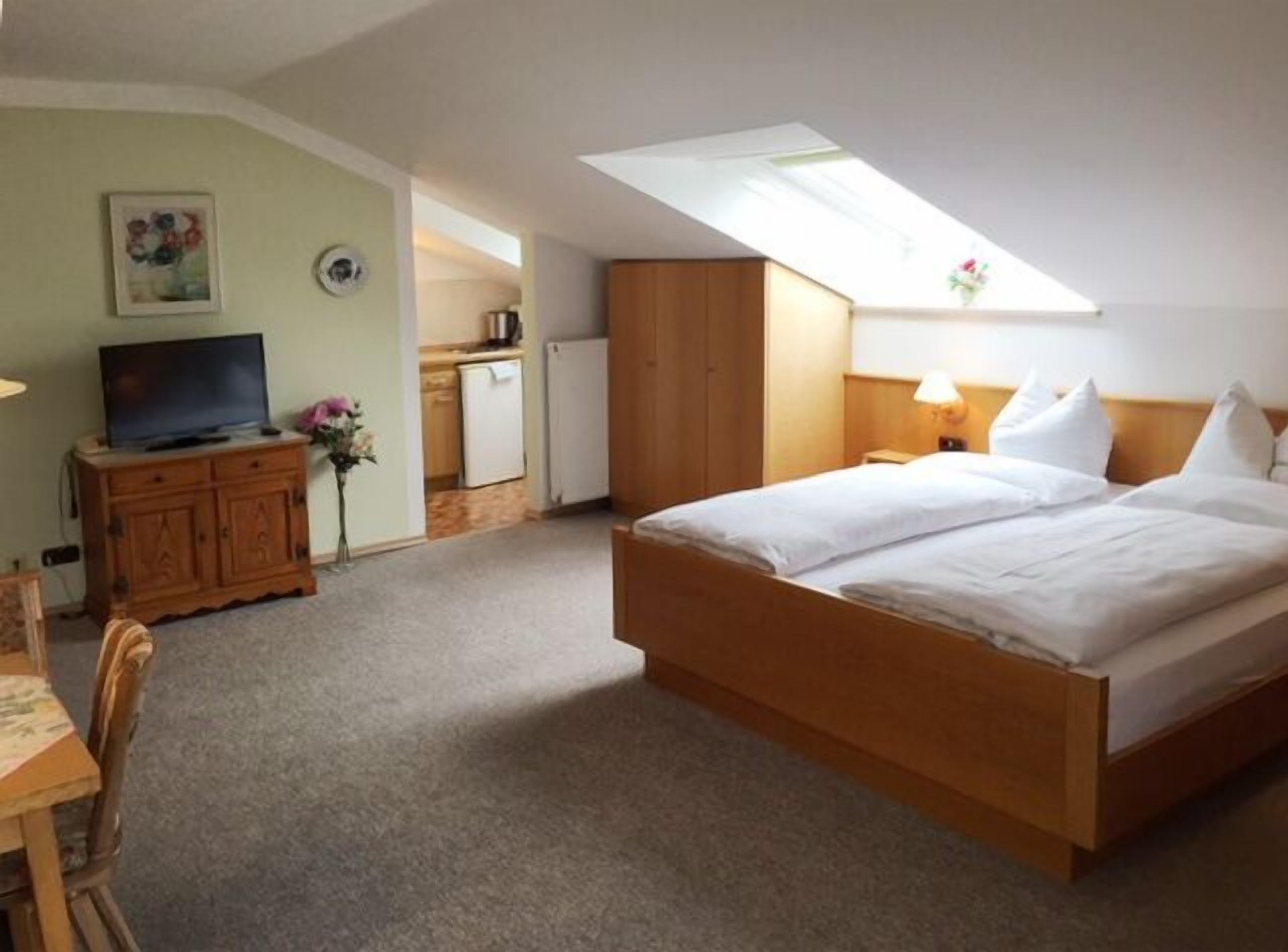 1 soverom, strykejern/-brett og sengetøy