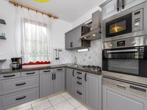 Kühlschrank, Mikrowelle, Ofen, Geschirrspüler